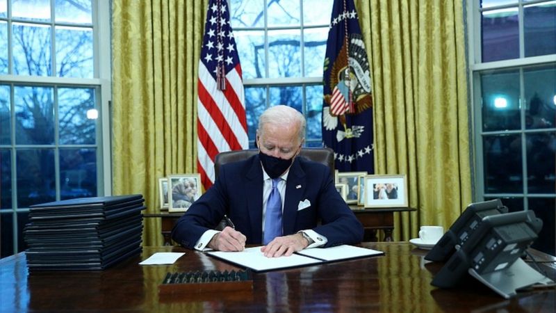 Resmi Jadi Presiden, Biden Batalkan Kebijakan Trump Melalui Perintah ...